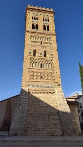 Foto {1} di {2}