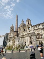 Foto {1} di {2}