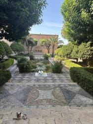 Foto {1} di {2}