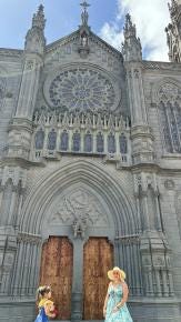 Foto {1} di {2}