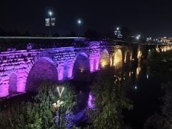 Foto {1} di {2}