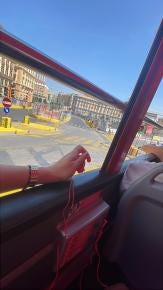 Foto {1} di {2}