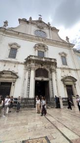 Foto {1} di {2}