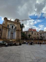 Foto {1} di {2}