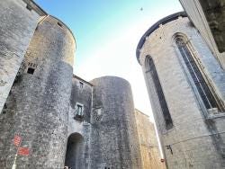 Foto {1} di {2}
