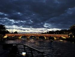 Foto {1} di {2}
