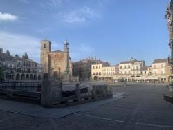 Foto {1} di {2}