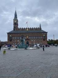 Foto {1} di {2}