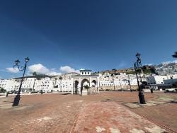 Foto {1} di {2}