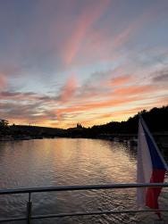 Foto {1} di {2}
