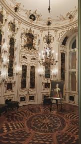 Foto {1} di {2}