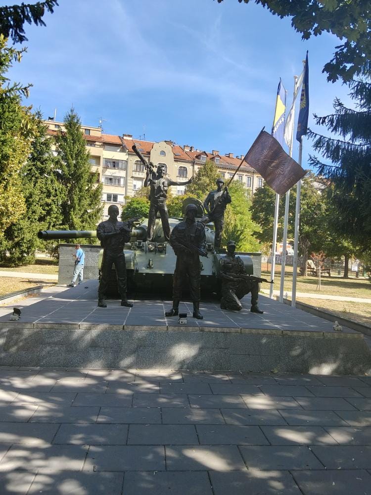 Foto 1 di 3