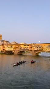 Foto {1} di {2}