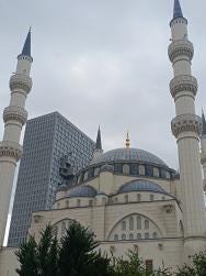 Foto {1} di {2}