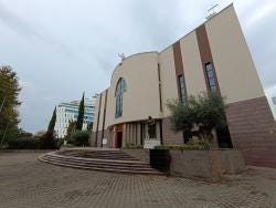 Foto {1} di {2}