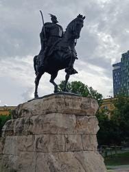 Foto {1} di {2}
