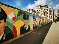 Foto {1} di {2}
