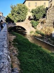 Foto {1} di {2}