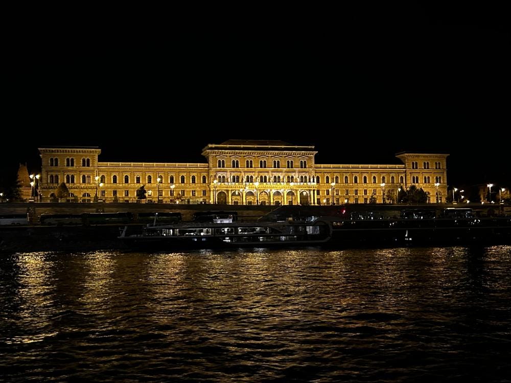 Foto 8 di 10