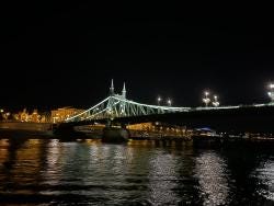 Foto {1} di {2}