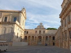 Foto {1} di {2}