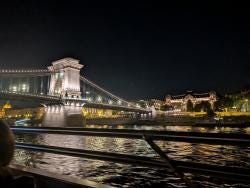 Foto {1} di {2}