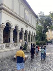 Foto {1} di {2}