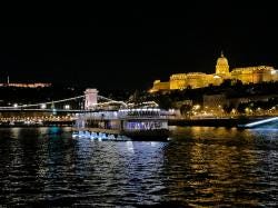 Foto {1} di {2}