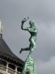 Foto {1} di {2}
