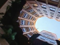 Foto {1} di {2}