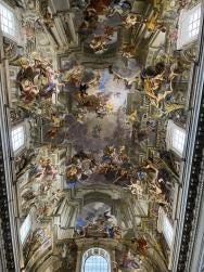 Foto {1} di {2}