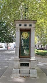 Foto {1} di {2}