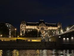 Foto {1} di {2}