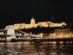 Foto {1} di {2}