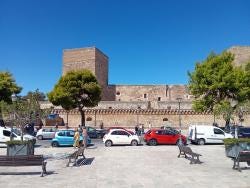 Foto {1} di {2}