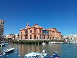Foto {1} di {2}