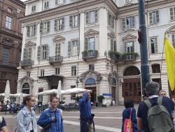 Foto {1} di {2}
