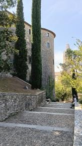 Foto {1} di {2}