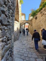Foto {1} di {2}