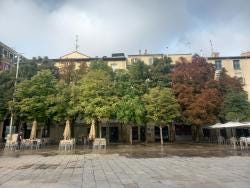 Foto {1} di {2}