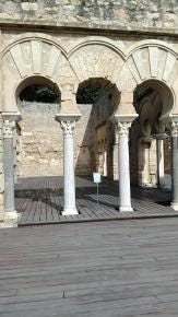 Foto {1} di {2}