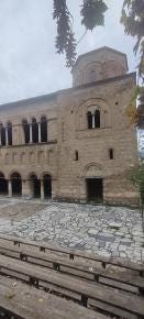 Foto {1} di {2}