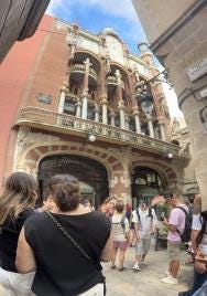 Foto {1} di {2}