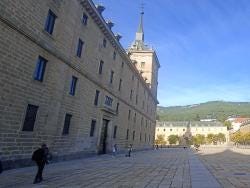 Foto {1} di {2}
