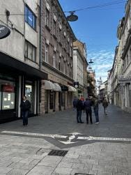 Foto {1} di {2}