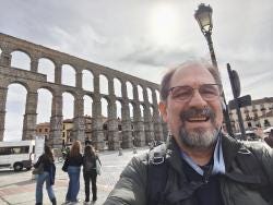 Foto {1} di {2}