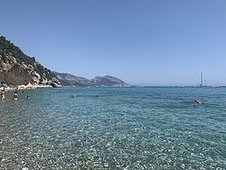 Foto {1} di {2}