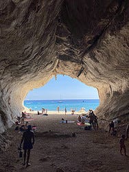 Foto {1} di {2}