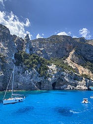 Foto {1} di {2}