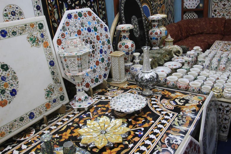 Ceramic handicrafts decorated in typical Mughal style